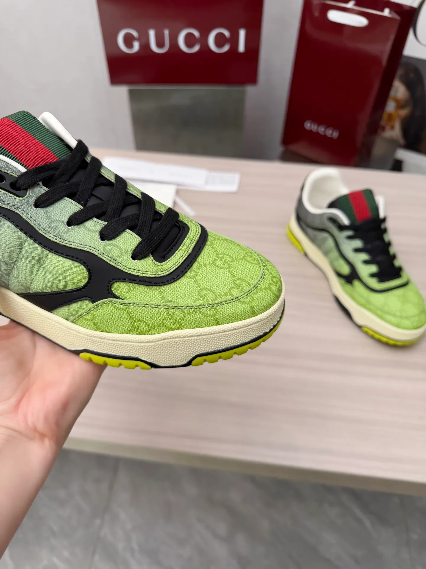 [G Home] P: 600💰 Men's Size: Men's 39-44 (45 custom-made) 🆕2025.GUCC Gucci original order quality The latest popular high and low top distressed couple sneakers series are shipped. Original purchase, development and production. This high and low top sneakers adopt a basketball-style silhouette design, cleverly integrated with hollow panels and distressed effects, showing unique ingenuity. The ingenuity incorporates brand logo details such as interlocking Double G styling accessories and Gucci lettering, a low-key tribute to the brand's design heritage. Exquisite packaging at the delivery counter 🛍📦 ▪️ Fabric: Original customized imported first-layer cowhide ▪️ Inner lining: Imported first-layer cowhide ▪️ Sole: Original molded two-color TPU sole ▪️ Sole thickness: 3cm